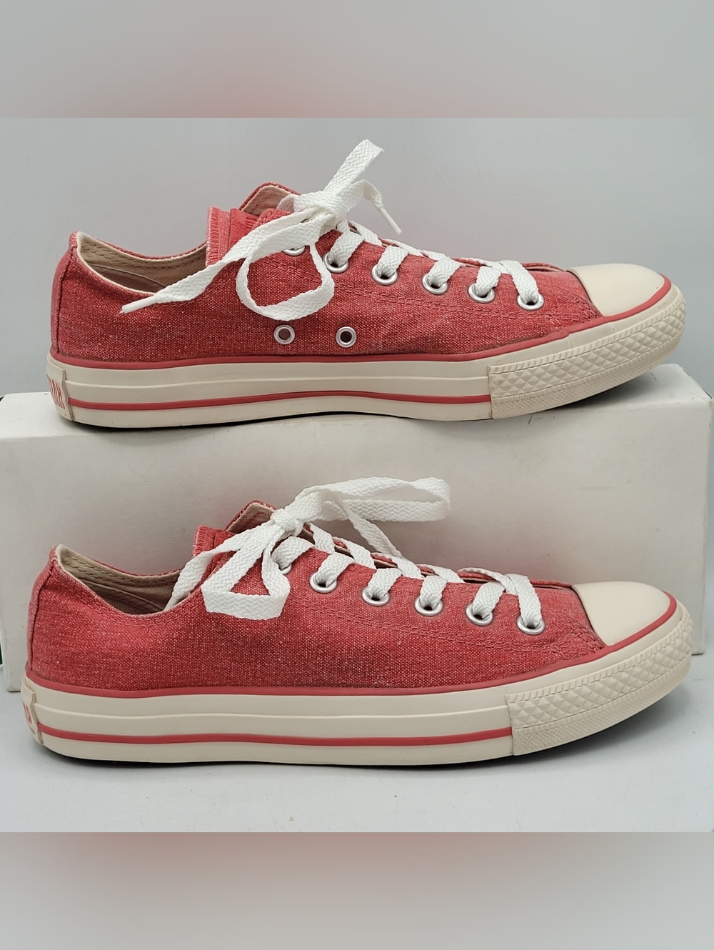 Converse Size 7 In Mens 9 In Womens - Picture 2 of 16